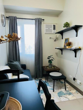 1BR luxury bed, movie room, swimming pool access